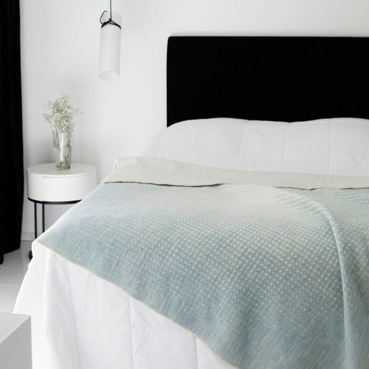 Lapuan - Juhannus Wool Blanket 150x200cm- White/Blue